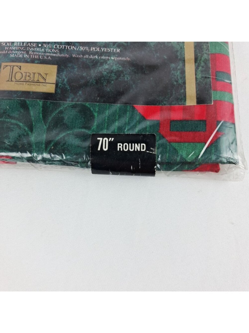 NOS Tobin Holiday 70" Round Fabric Tablecloth w/4 napkins Red Green Floral - Picture 8 of 8